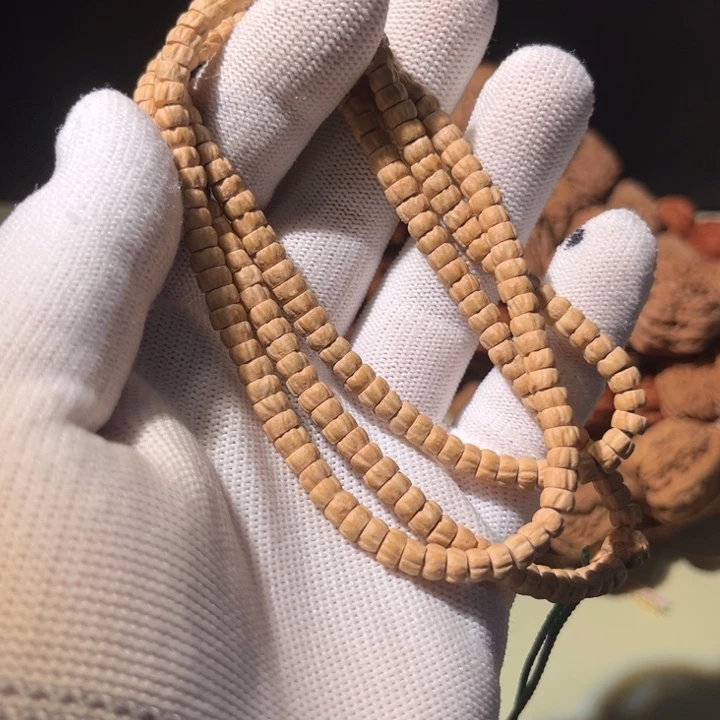 文玩核桃手串…………18