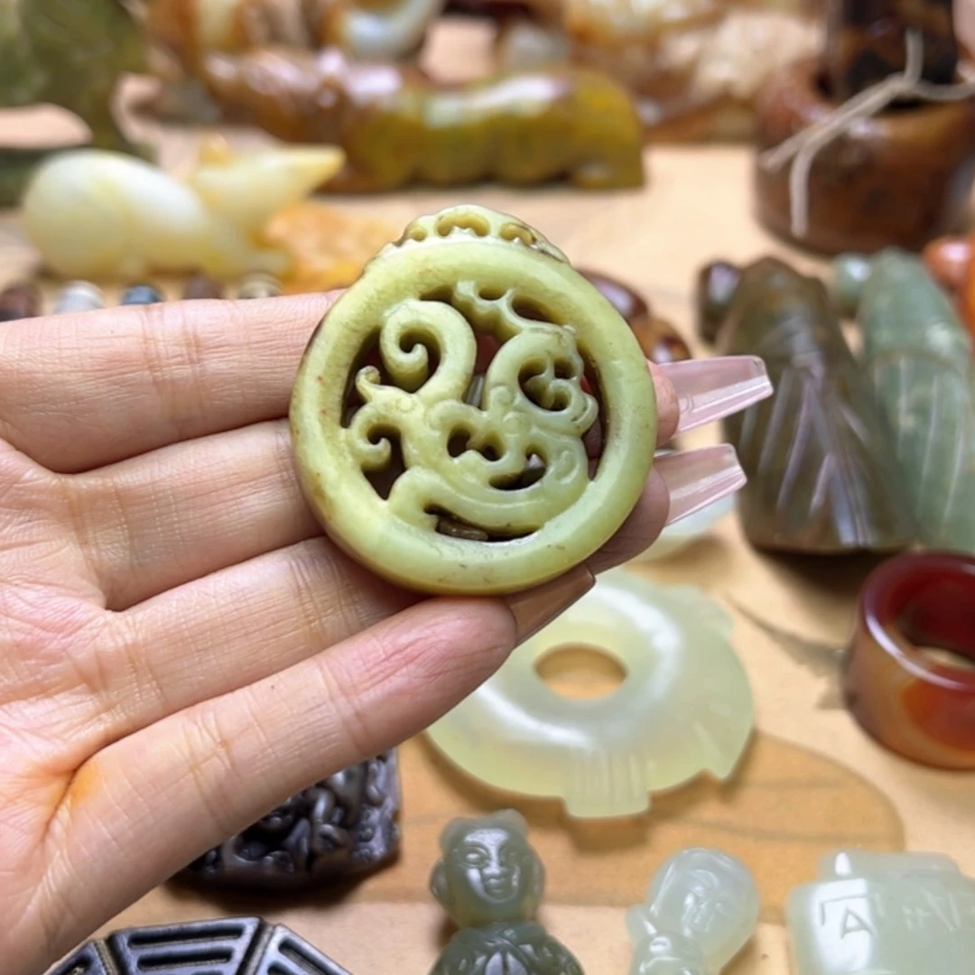 【闪购商品】蛇纹石玉颈饰未镶嵌