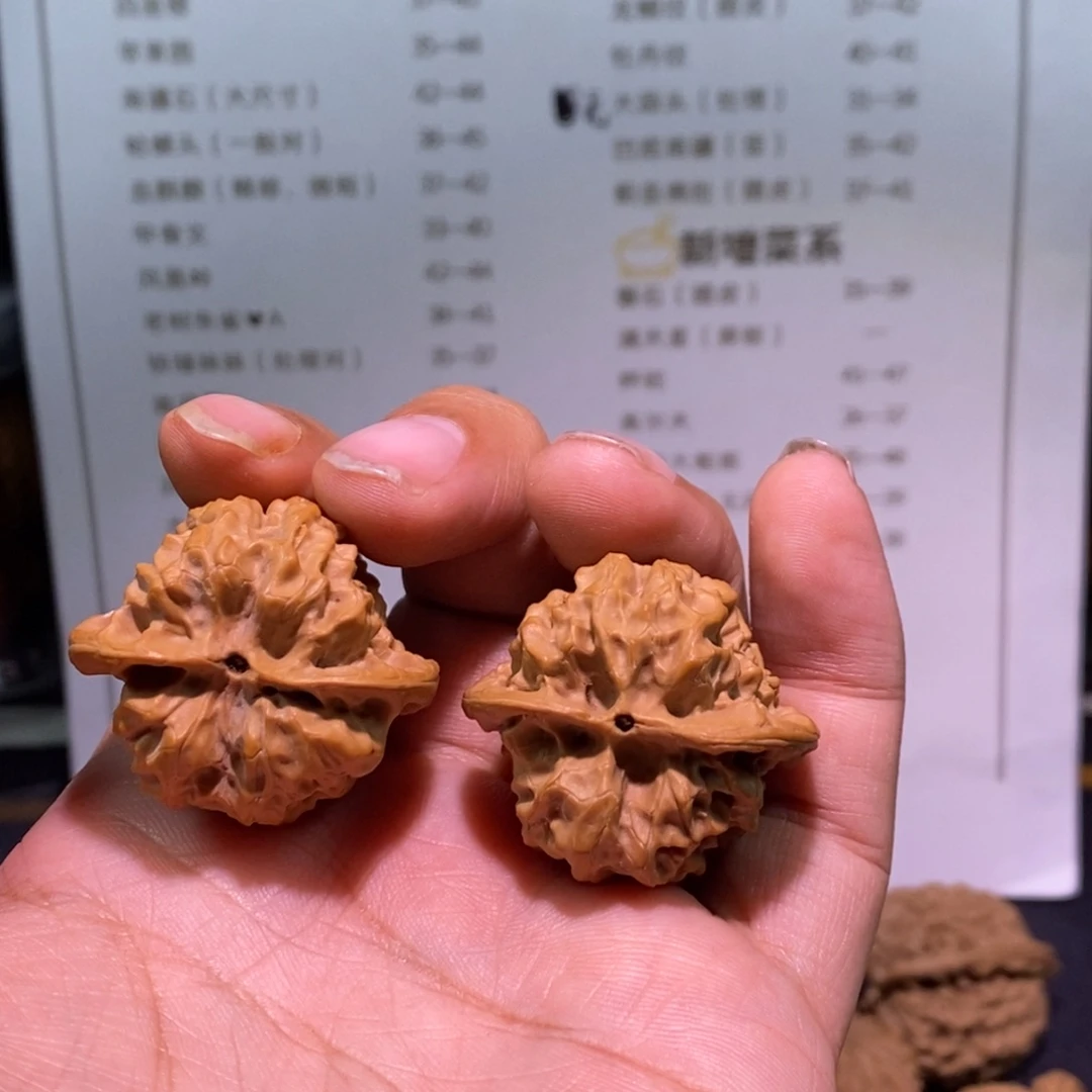 文玩核桃吊坠T****卖磐石