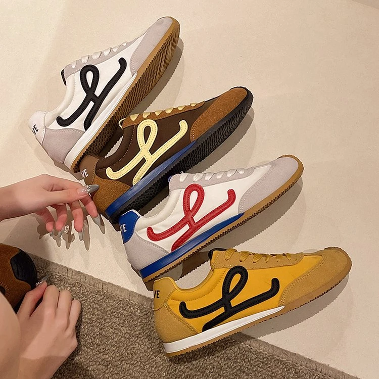 2025德训女鞋春季复古新款时尚平底休闲运动爆款阿甘鞋