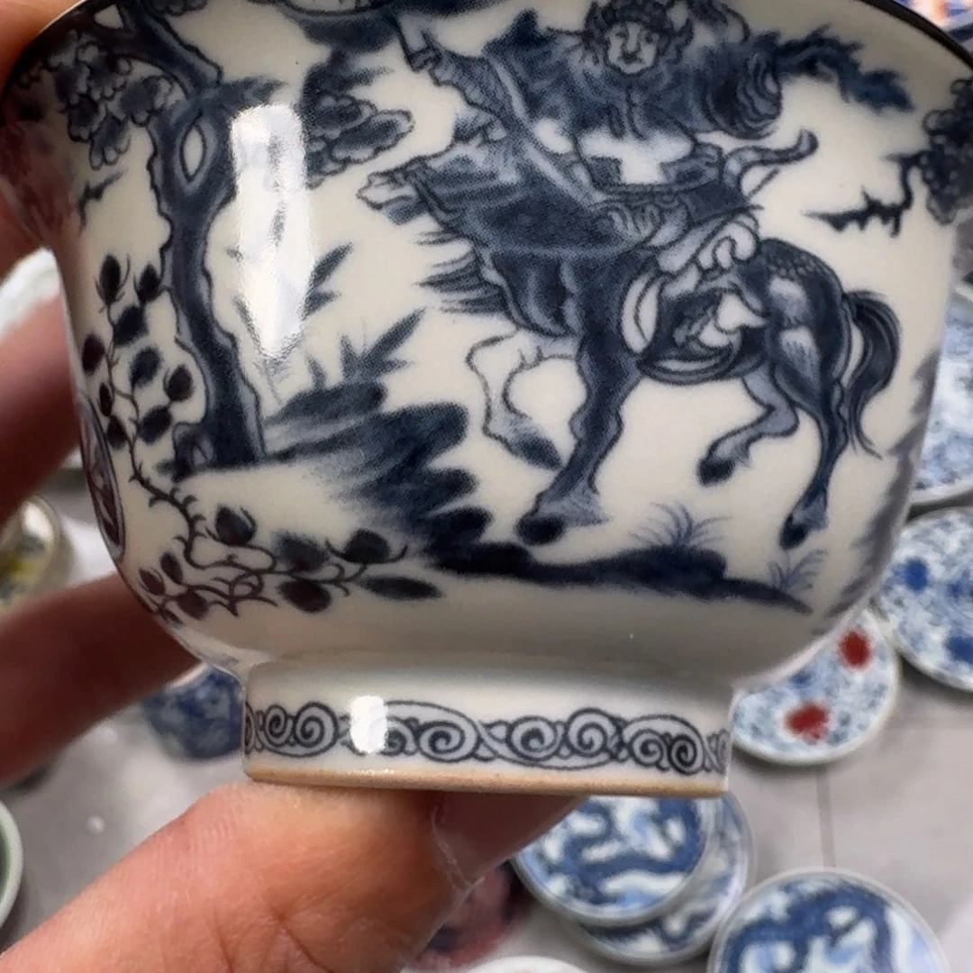 摆件青花鬼谷子压手杯