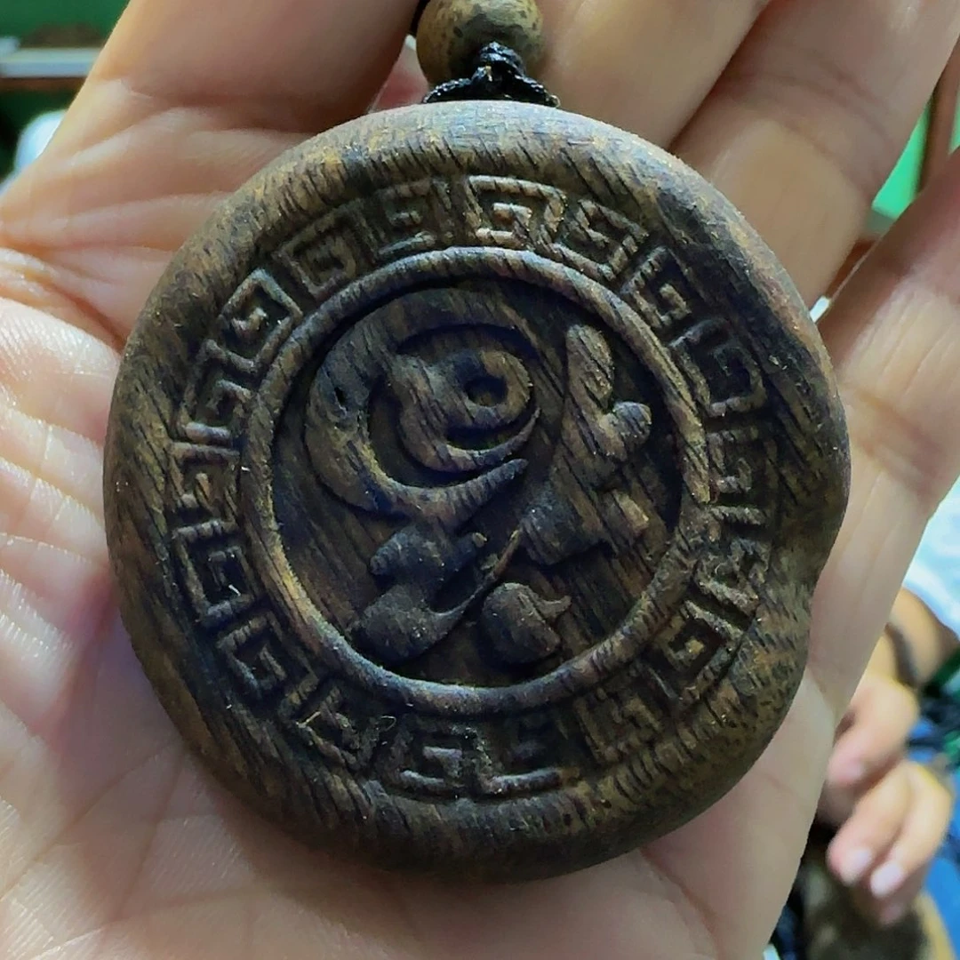 吊坠沉香海南白奇乌身老料雕刻福字带绳15克