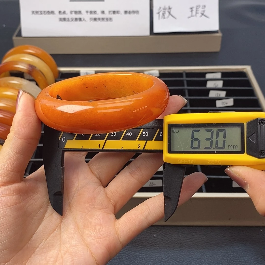 未镶嵌石英质玉（黄龙玉）手镯131号茄子山金沙老油红如血黄龙