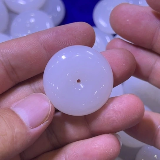 和田玉未镶嵌车挂