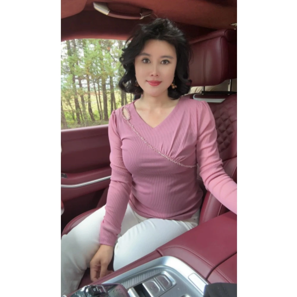 【乔奶奶专属】V领钉珠镂空网纱长袖T恤女秋季爆款纯色套头百搭上衣