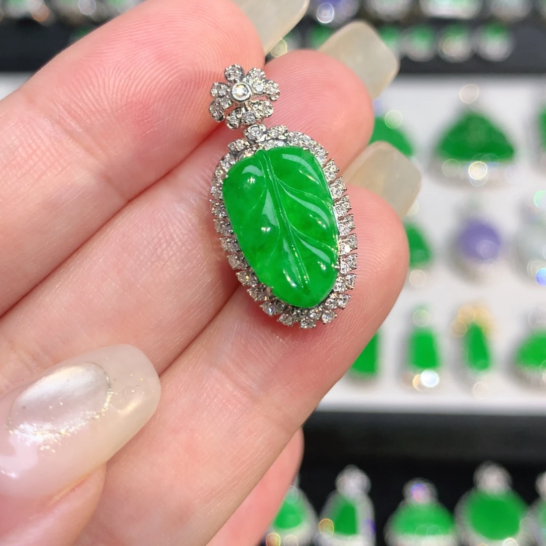 翡翠18K金镶嵌颈饰