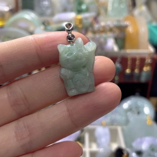 翡翠未镶嵌颈饰招财猫吊坠