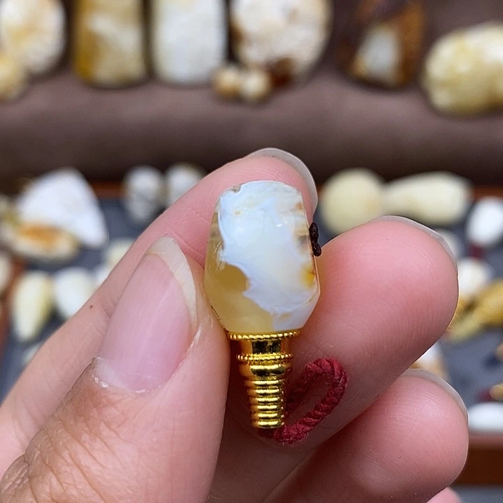 琥珀裸石未镶嵌11金瓷白三通x91