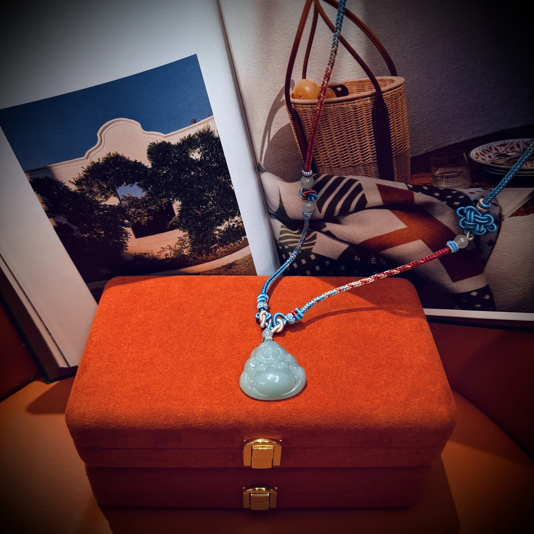 壹屿珠宝 0223059       和田玉典藏级佛公颈饰