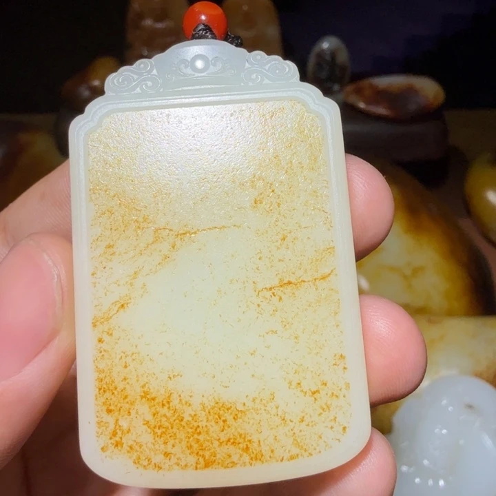 阿***强和田玉未镶嵌颈饰