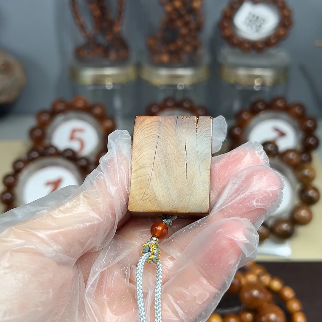 小***行柏木（崖柏）雷击牌子