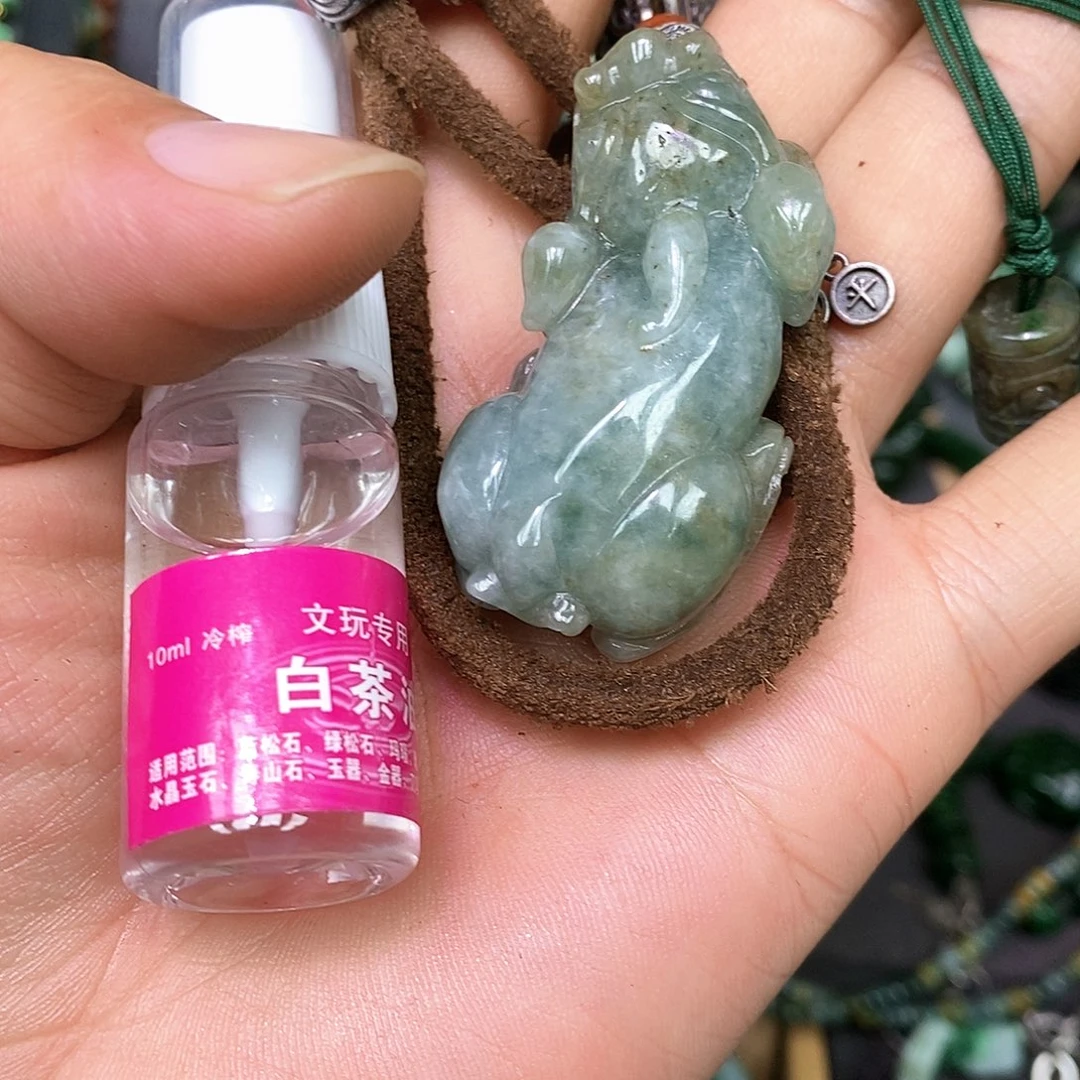 颈饰未镶嵌翡翠杰*漂亮美眉