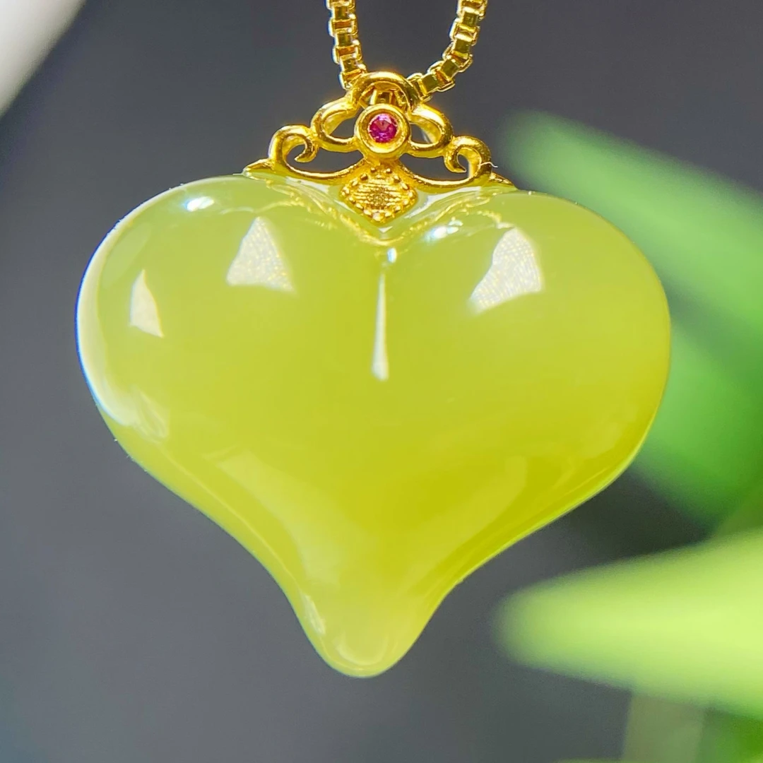 天然和田玉精品黄口18K金扣立体屁桃爱心吊坠挂件女气质百搭@0070