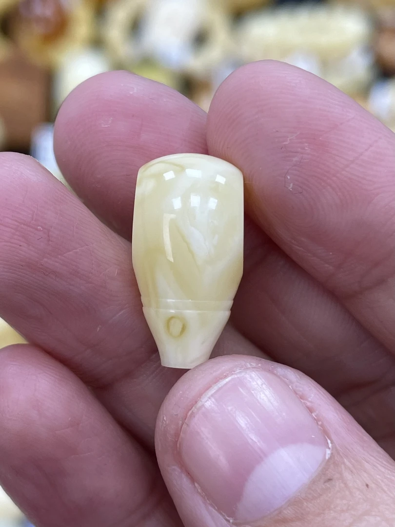 俄料琥珀蜜蜡浓白花三通10*10.6*19.5mm