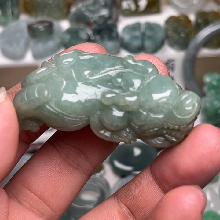 翡翠未镶嵌颈饰貔貅