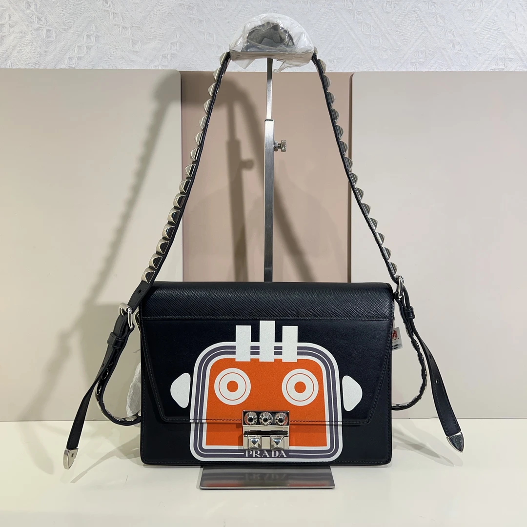 95新 Prada/普拉达 Prada普拉达限定邮差斜挎包a9221