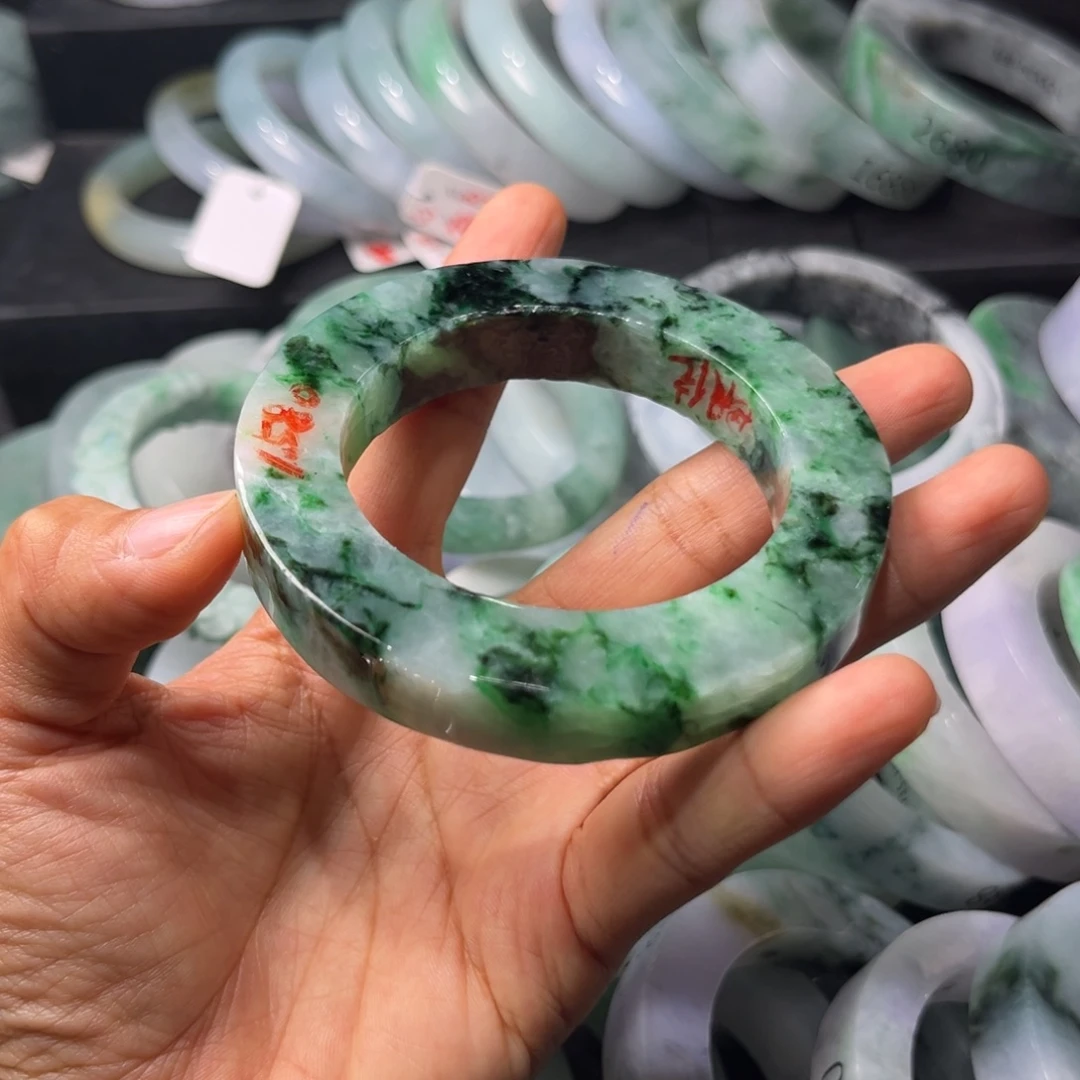 未镶嵌翡翠手镯定制翡翠