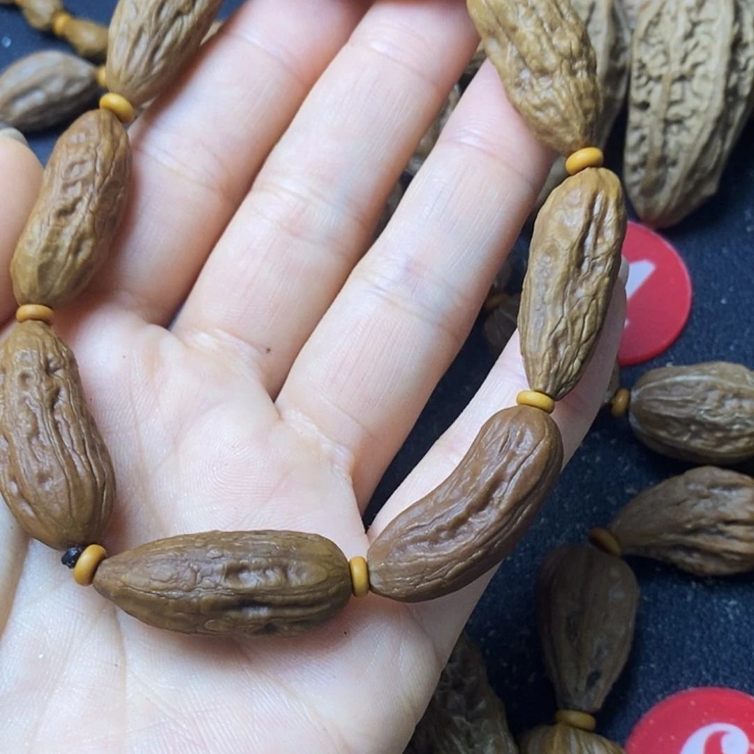 李*乐文玩异形秋子手串