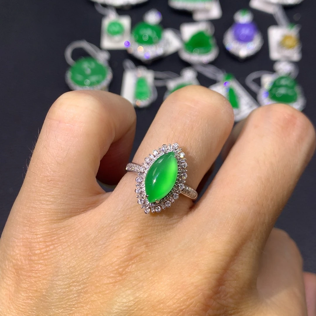 翡翠戒指18K金镶嵌翡翠