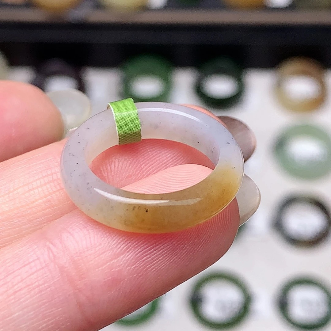 未镶嵌戒圈和田玉