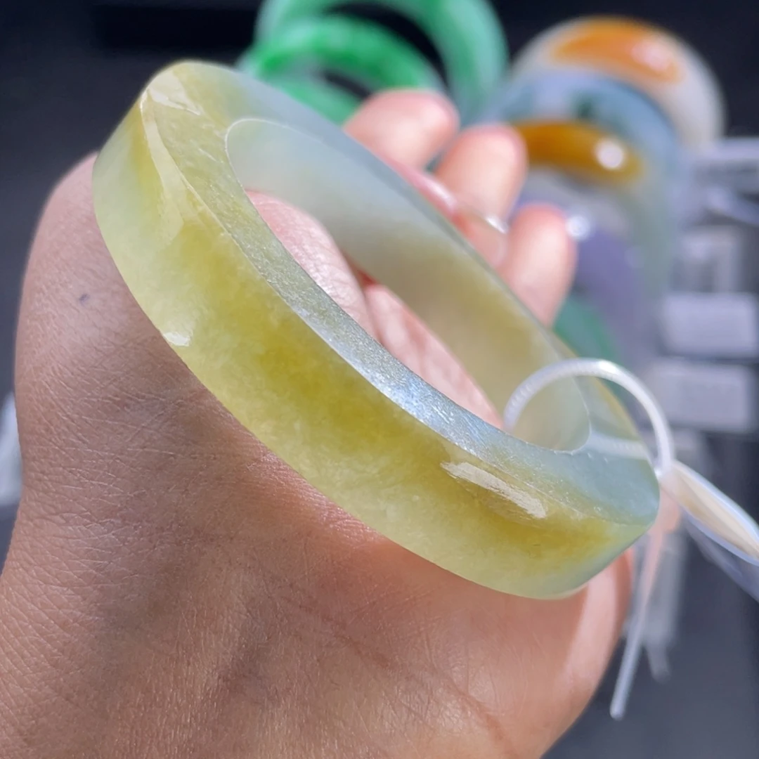 定制翡翠未镶嵌手镯