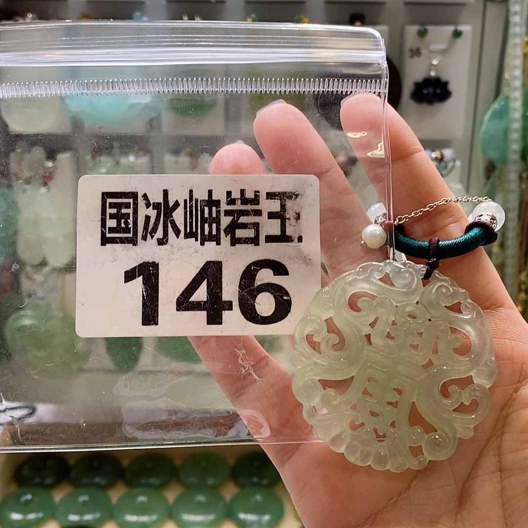 广****未镶嵌蛇纹石玉颈饰