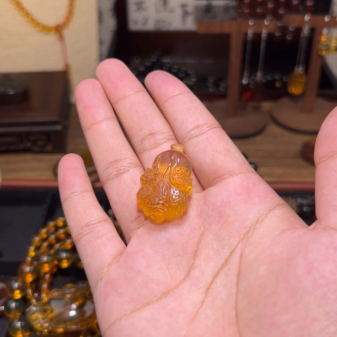 琥珀未镶嵌颈饰白菜