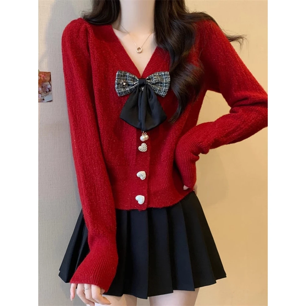 2025年红色短款V领毛衣外套女秋冬开衫内搭蝴蝶结新年穿搭上衣