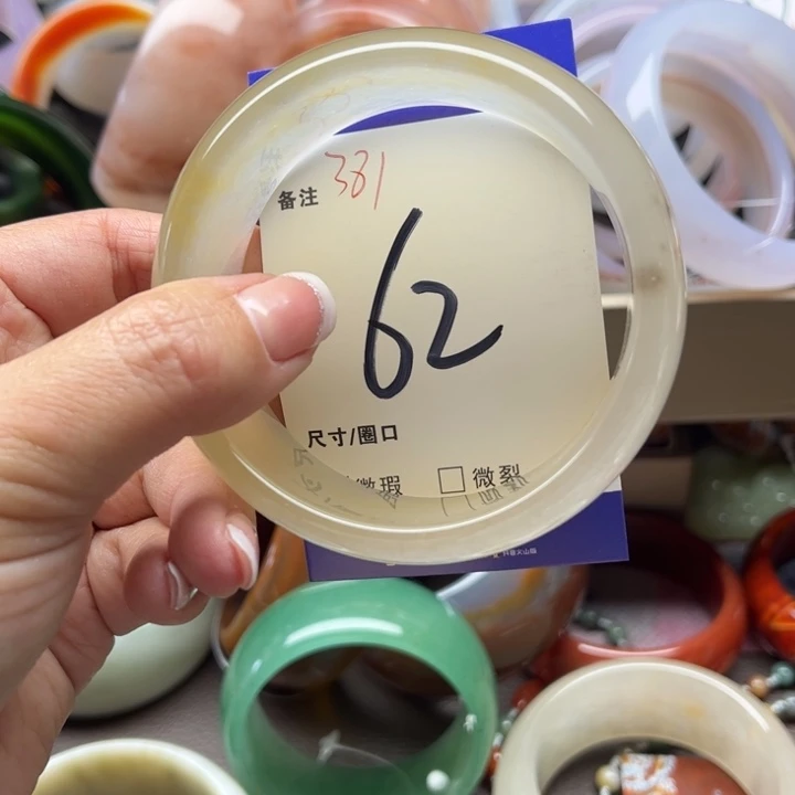 石英质玉手镯未镶嵌