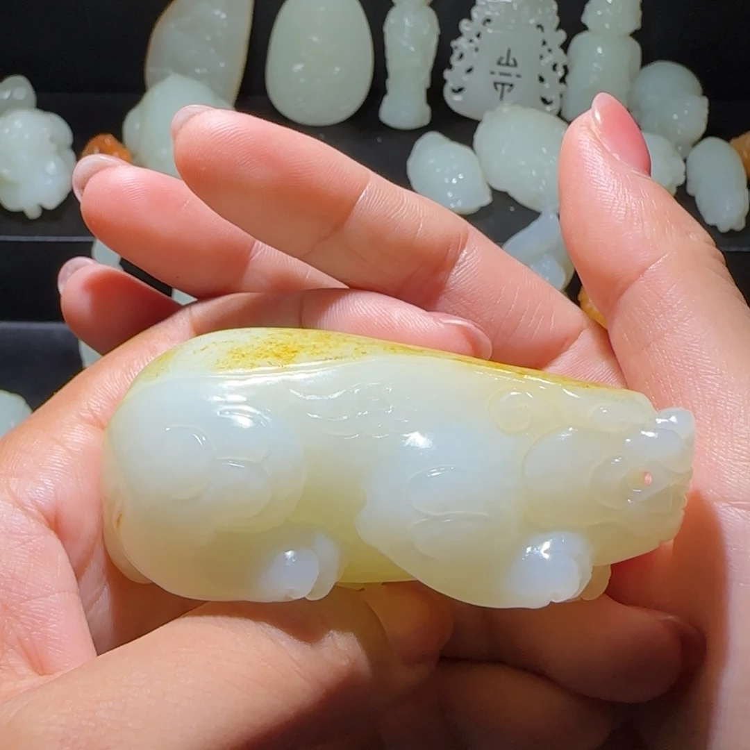 追***人和田玉未镶嵌颈饰