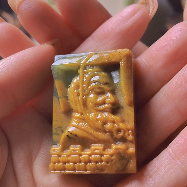 未镶嵌岫岩河磨玉（透闪石质玉）挂件秋*语