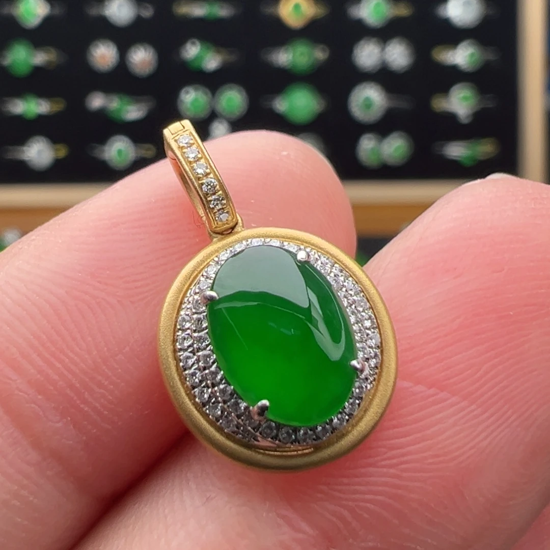 翡翠18K金镶嵌颈饰蛋面8.3