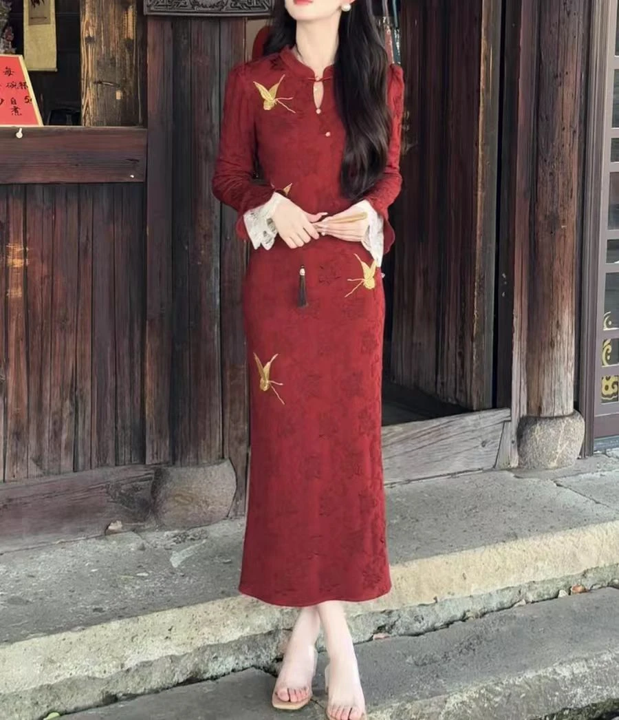 639#新中式国风改良蕾丝拼接长袖高级感提花刺绣红色旗袍连衣裙