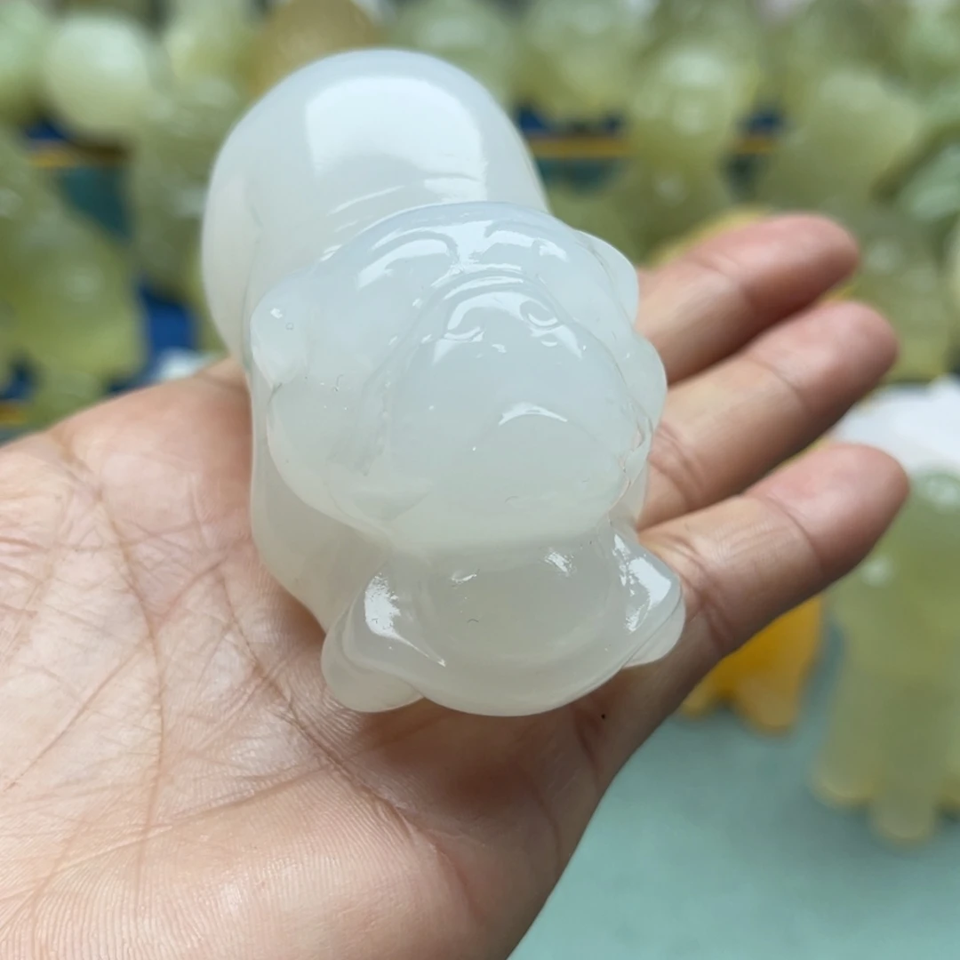 屈***阳玉天然桌面小摆件