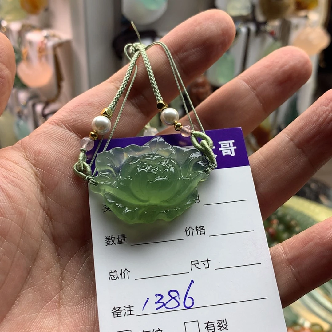 【闪购商品】蛇纹石玉未镶嵌颈饰