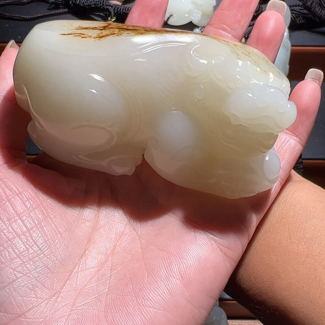 三***月和田玉未镶嵌颈饰