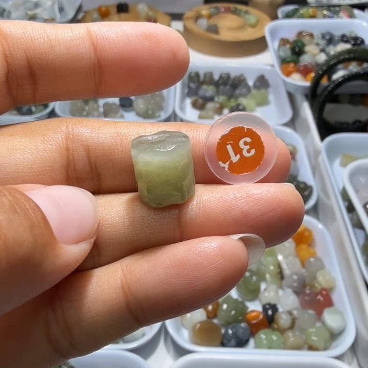 和田玉未镶嵌珠宝奇石