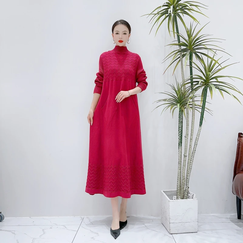 9017玫红色气质设计师秋冬长款提花轻奢针织连衣裙