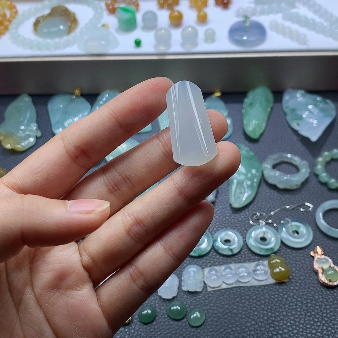 翡翠未镶嵌颈饰无事柱