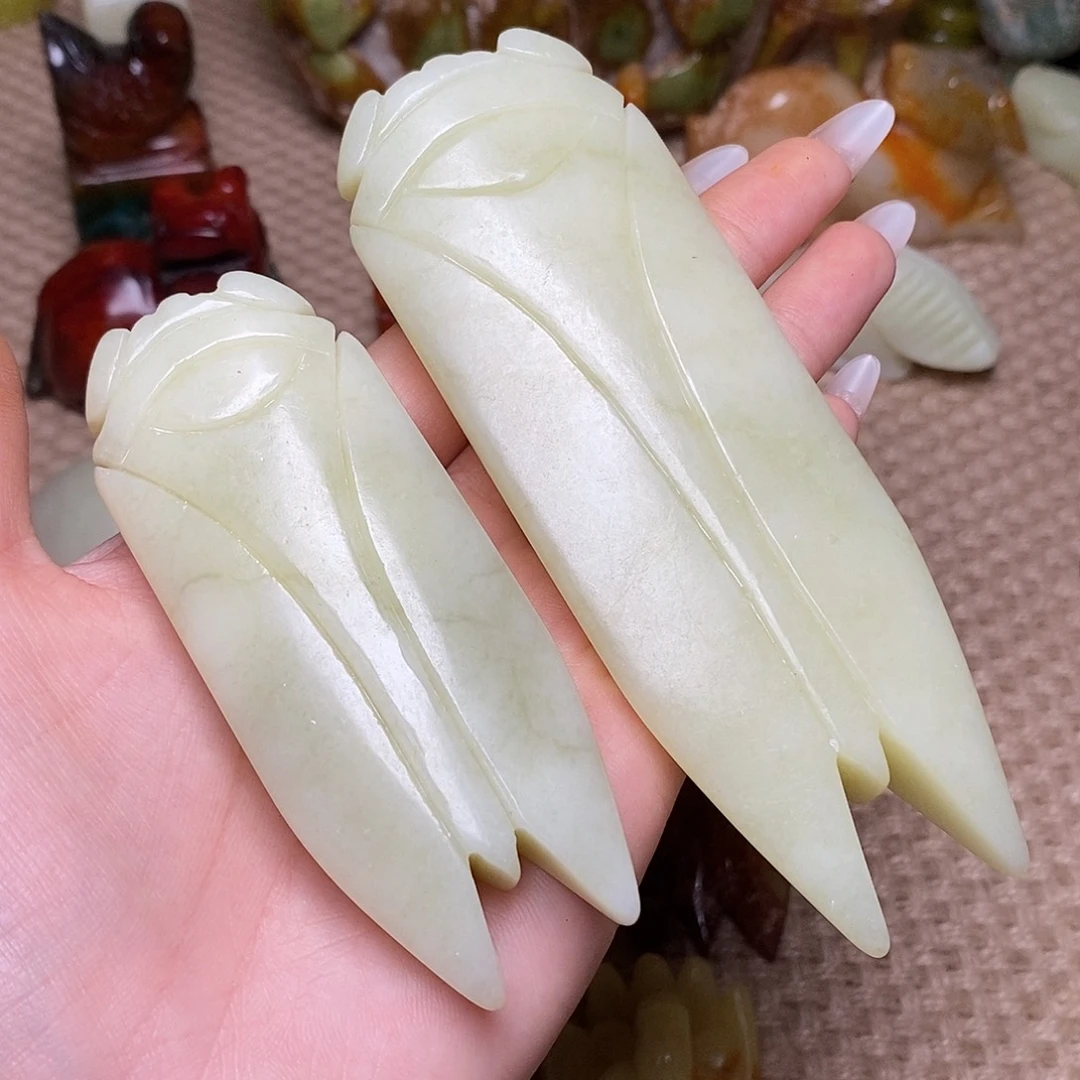 三***搜蛇纹石玉未镶嵌颈饰