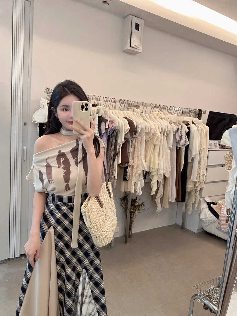 Linger 轻奢女装【异域风情】精品设计款斜肩上衣➕精品撞色格子半裙