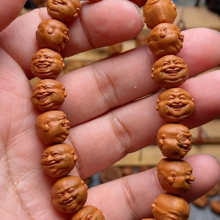 桃核雕刻人生百态手串