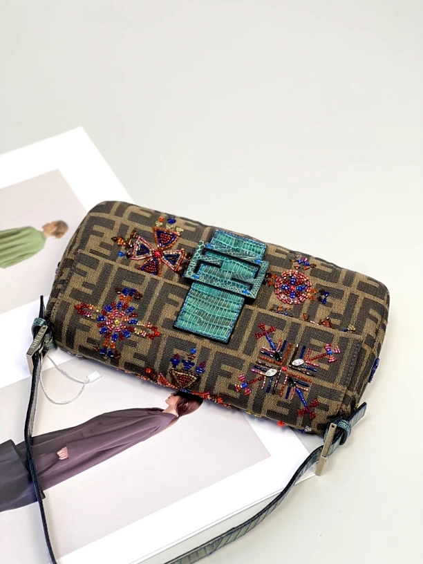 95新 FENDI/芬迪 夏七中古/蓝色稀有皮串珠法棍/单肩包