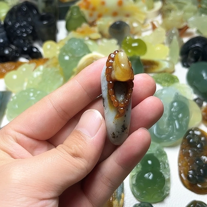 未镶嵌蛇纹石玉颈饰