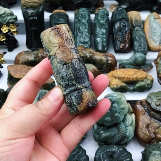 未镶嵌岫岩河磨玉（透闪石质玉）把件