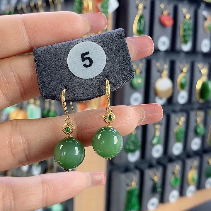 和田玉18K金镶嵌耳饰