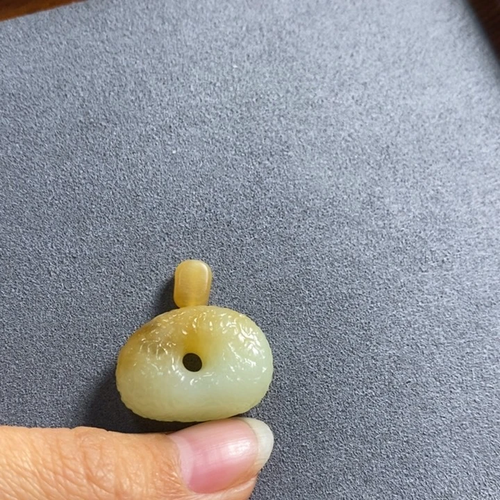 和田玉吊坠(不含链)未镶嵌?