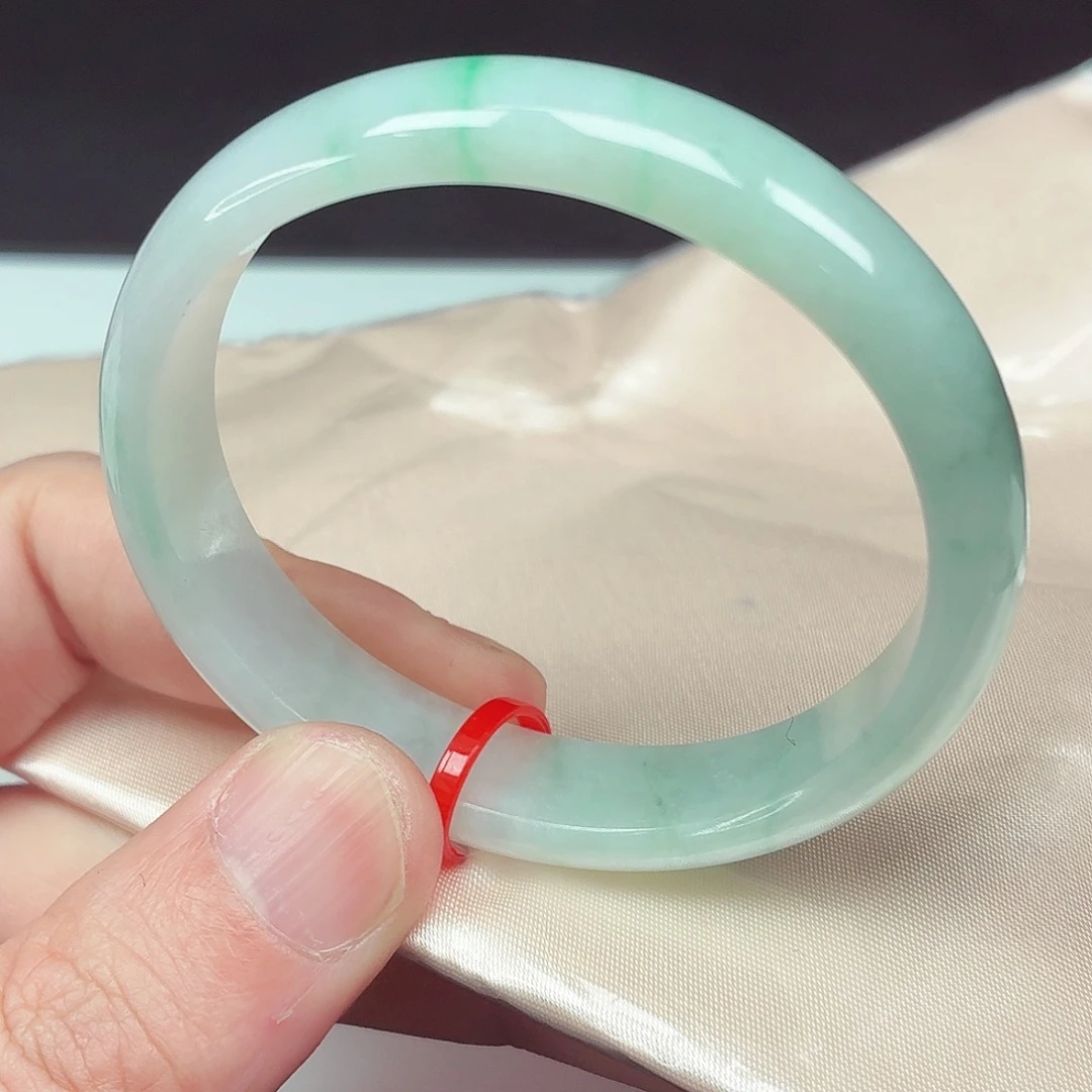 翡翠未镶嵌手镯56圈贵妃