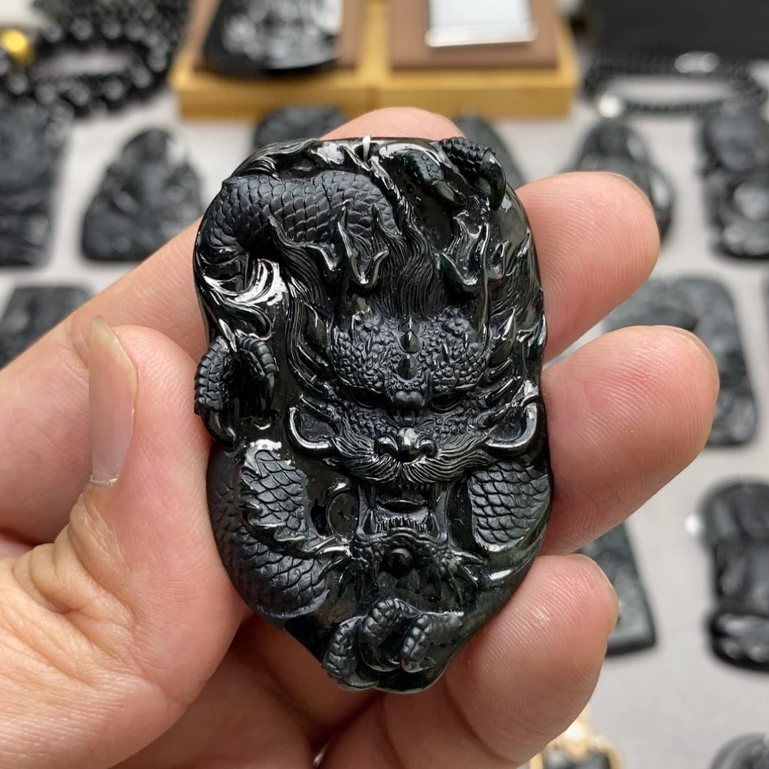 翡翠未镶嵌颈饰龙牌