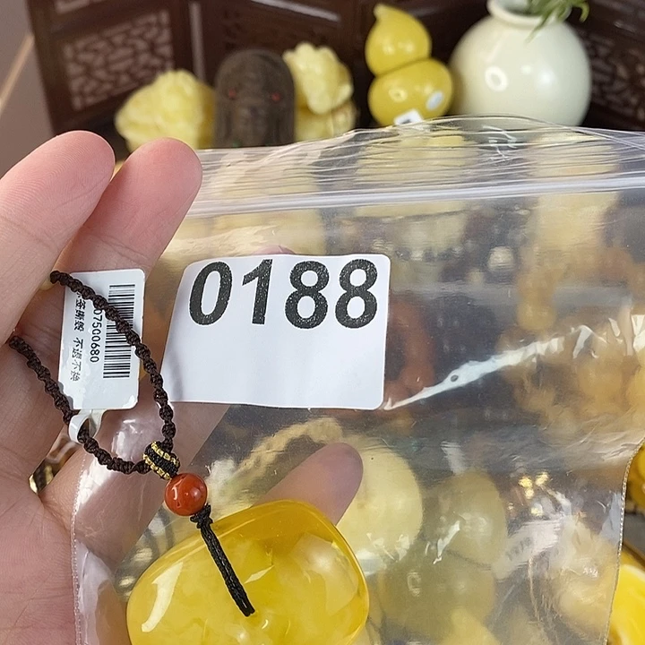 蜜蜡未镶嵌珠宝奇石